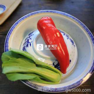 腌笃鲜 咸肉炖春笋的做法步骤：1