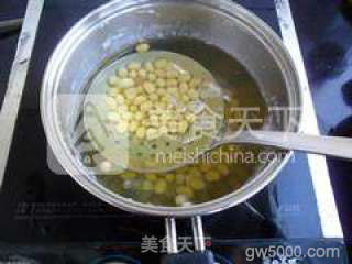 雪菜肉末炒黄豆的做法步骤：2