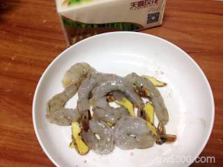 黄金凤尾虾的做法步骤：3
