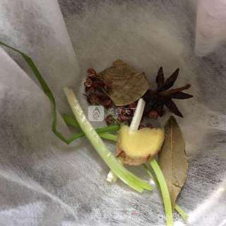 红烧狮子头的做法步骤：5