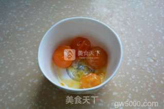 咸蛋黄焗南瓜的做法步骤：1