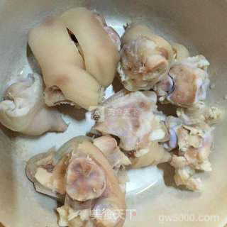 红烧猪蹄的做法步骤：1