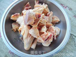 砂锅版地锅鸡的做法步骤：2