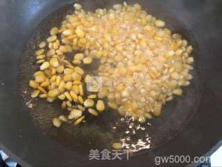 松仁玉米的做法步骤：1