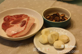 红烧狮子头的做法步骤：1