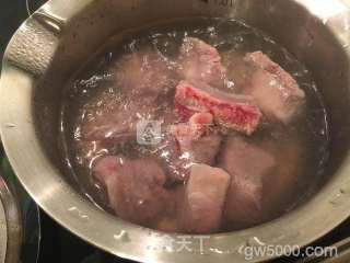 酸甜排骨的做法步骤:2