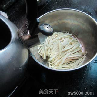 烫干丝的做法步骤：3