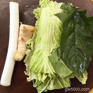 雪梨狮子头的做法步骤：2