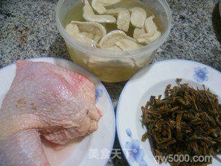 梅干菜大豆蛋白烧鸡腿的做法步骤：1