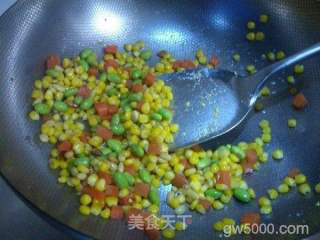 松仁玉米的做法步骤：8