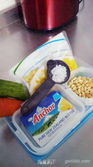 松仁玉米的做法步骤：1