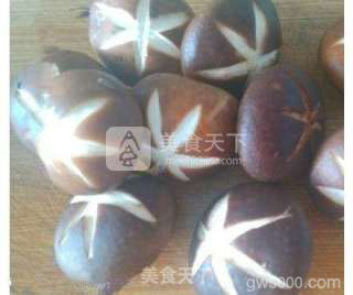 香菇油菜的做法步骤：1