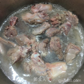 薏米黄芪老鸭汤的做法步骤：3