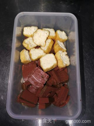 鸭血粉条汤的做法步骤：2