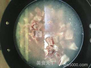 糖醋排骨的做法步骤：1