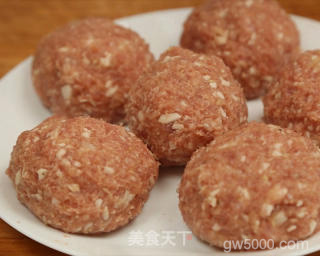 红烧狮子头的做法步骤：6