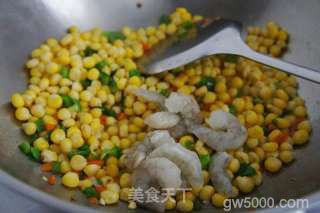 鲜虾仁松仁玉米的做法步骤：6