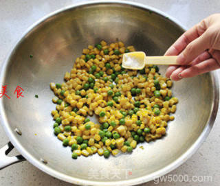 【金银满仓松仁玉米】——两招做出最好吃的快手儿童经典菜的做法步骤：5