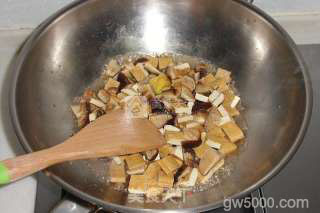 香菇卤豆干的做法步骤：5