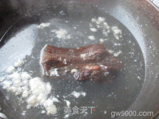 腊肉版腌笃鲜的做法步骤：1
