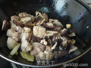 【香菇炖鸡】味道鲜美的下饭菜的做法步骤：7