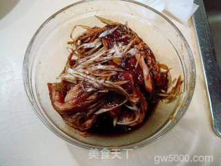时令美食“荷叶粉蒸肉”的做法步骤：5