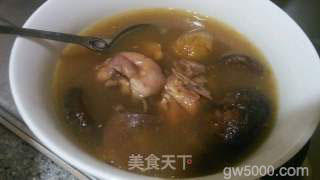 香菇板栗老鸡汤的做法步骤：4