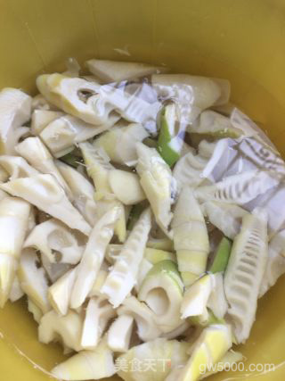 酒菠萝版腌笃鲜的做法步骤：4