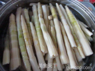 腊肉版腌笃鲜的做法步骤：2
