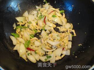 洋葱炒豆丹的做法步骤：7