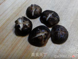 香菇板栗蒸土鸡的做法步骤：2