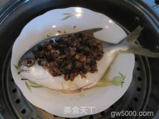 豆豉蒸鲳鱼的做法步骤：8