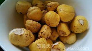 香菇板栗老鸡汤的做法步骤：2