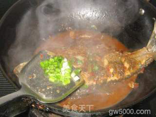 红油豆瓣酱烧鳊鱼的做法步骤：7