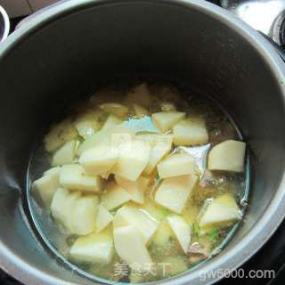 土豆老鸭汤--宴客菜的做法步骤：11