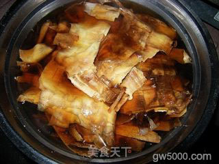 笋干焖鸭的做法步骤：2