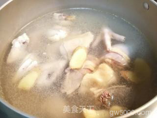 江南名菜～腌笃鲜，汤白汁浓 鲜香味美的做法步骤：2