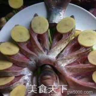 腊肠蒸鳊鱼的做法步骤：9