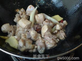 【香菇炖鸡】味道鲜美的下饭菜的做法步骤：6