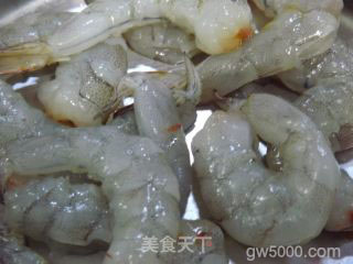 翡翠虾仁的做法步骤：1