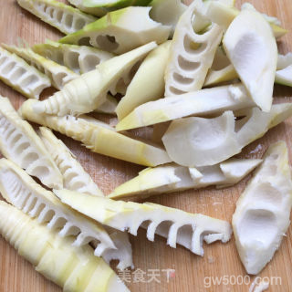 酒菠萝版腌笃鲜的做法步骤：2