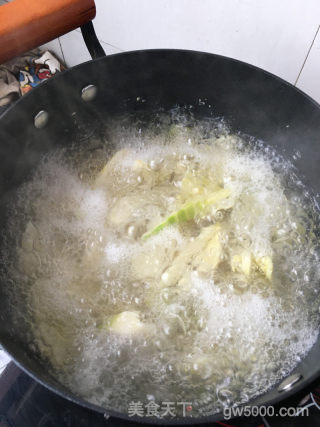 酒菠萝版腌笃鲜的做法步骤：3