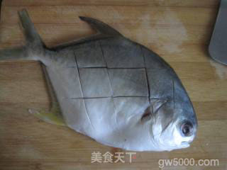豆豉蒸鲳鱼的做法步骤：2