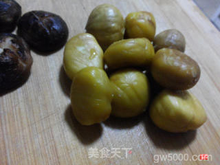 香菇板栗蒸土鸡的做法步骤：1