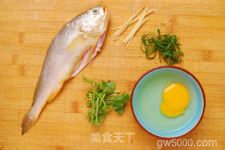 煎烧黄花鱼的做法步骤：2