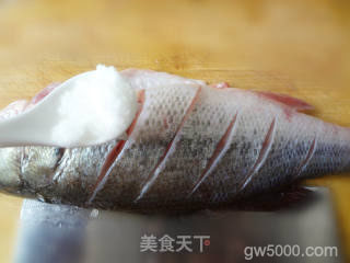 清蒸鲈鱼的做法步骤：3
