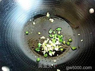 简单家常菜---芹菜炒面筋的做法步骤：4