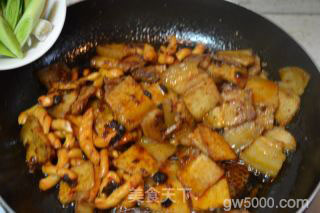 麻花回锅肉的做法步骤：16