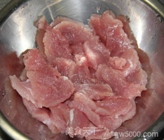 过油肉土豆条的做法步骤：1