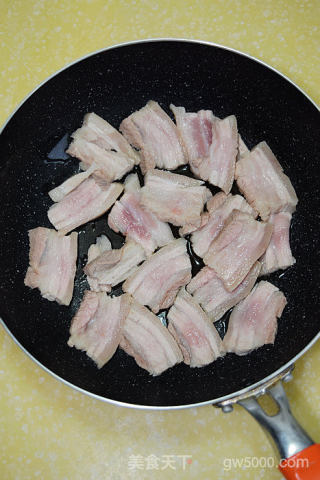 【解密舌尖美味】#家常#--回锅肉的做法步骤：3